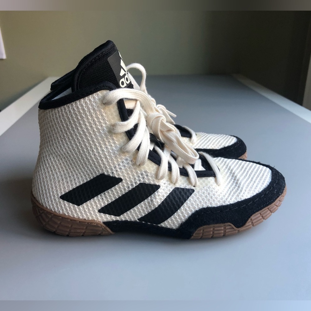 NEW! ADIDAS TECH FALL 2.0K WRESTLING YOUTH SIZE 5.0 COMFORTABLE Size: US 1
